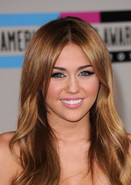 miley-cyrus-ujevi-fogadalmat-tett-12300323.jpg